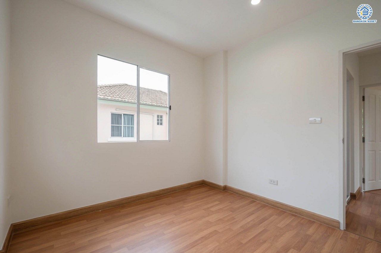 บ้านมือสองตกแต่งใหม่ โครงการ ชัยพฤกษ์2 ราชพฤกษ์-ติวานนท์ หลังมุม เนื้อที่ 57.30 ตร.ว. ฟังก์ชัน 3 ห้องนอน 2 ห้องน้ำ จอดรถได้ 2 คัน บรรยากาศเงียบสงบเป็นส่วนตัว สิ่งอำนวยความสะดวกมากมาย! บนทำเลศักยภาพ หน้าโครงการติดถนนใหญ่ เชื่อมต่อถนนราชพฤกษ์ ใกล้จุดขึ้นทางด่วน "ศรีสมาน"...